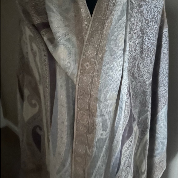 Beige boho scarf wide and long - Picture 4 of 7